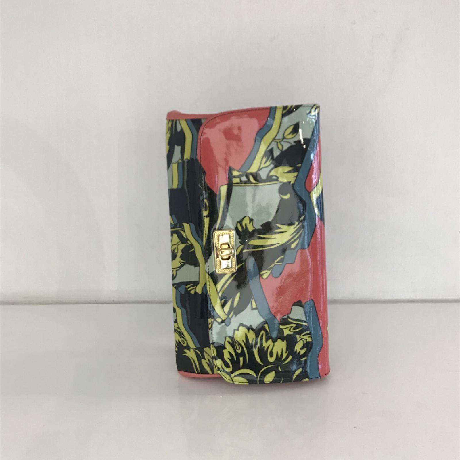 Clutch mit gold Verschluss